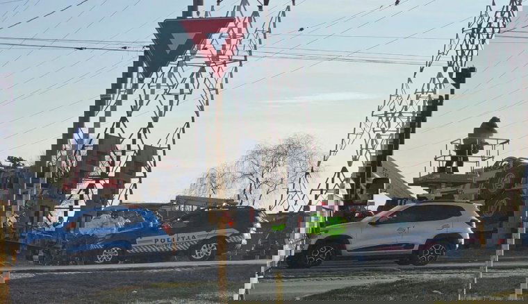 Villanyoszlopokat „támadott meg” egy brit katonai jármű Romániában