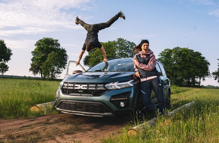 Lenyomta a Dacia a Teslát Európa trónjáról, csak úgy füstöl az autógyártás Romániában
