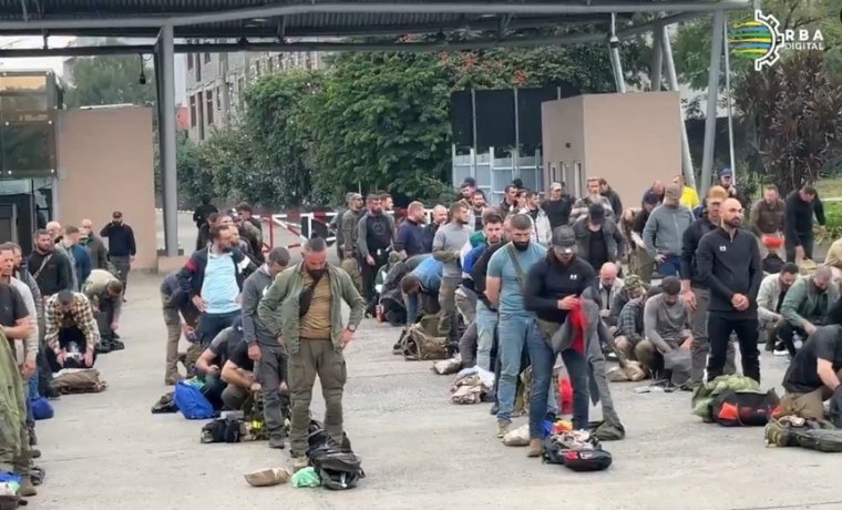 Megkönnyebbültek a román zsoldosok, kimenekítették őket, miután megadták magukat