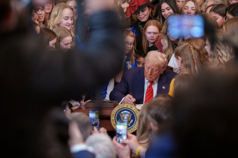 Trump szankciókkal sújtotta az „illegitim és részrehajló” Nemzetközi Büntetőbíróságot Netanjahu miatt