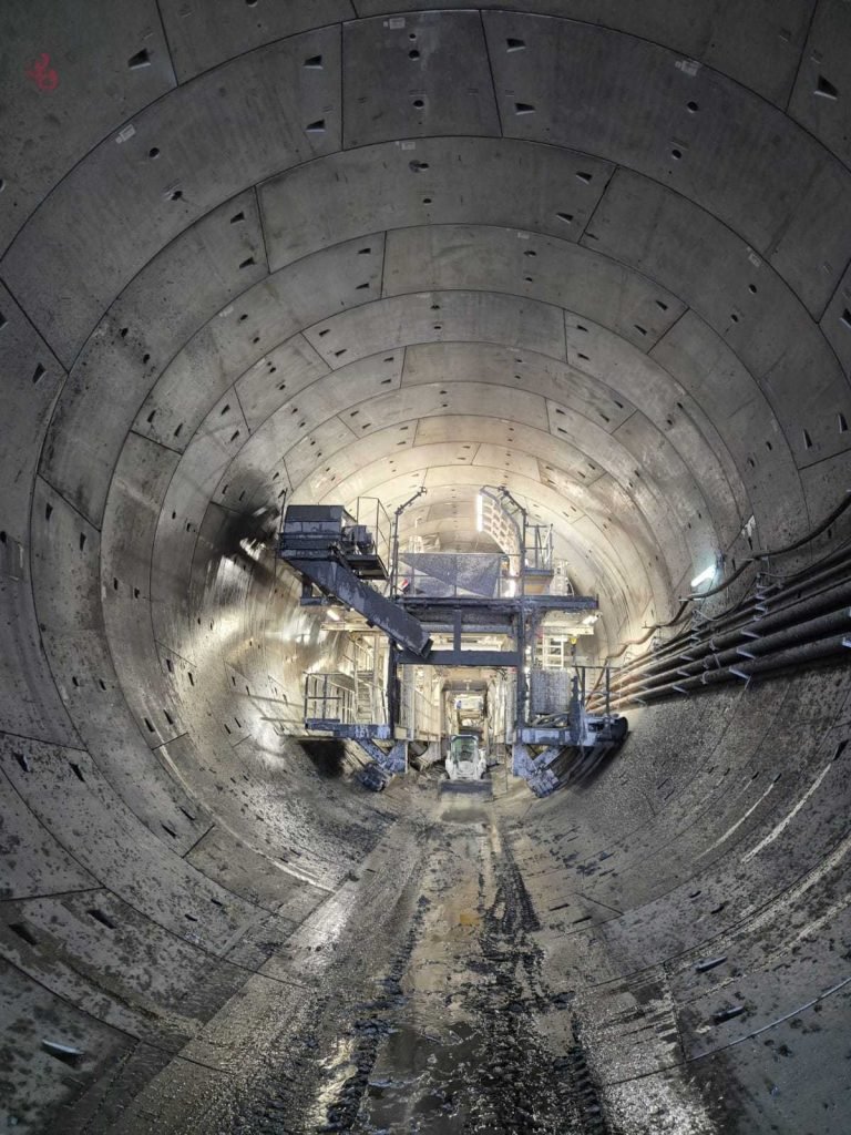 óriásvakond, TBM, alagút a hegy gyomrában