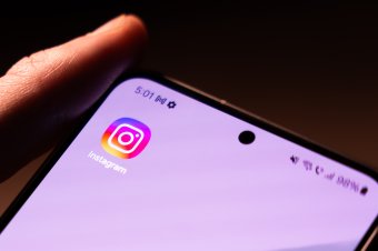 Befektetési csalások: az AI segítségével bármilyen „szemét” eladható a közösségi médiában