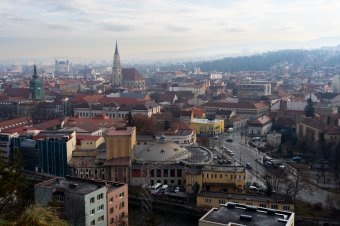 Tilos lesz a dohányzás a kolozsvári megállókban, közparkokban és sporttelepeken