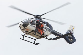 Légi támogatással hajtották végre a komoly hatósági erőt felmutató házkutatási akciót – videóval