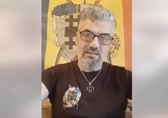 Szélsőjobboldali, holokauszttagadó román férfi ellen emeltek vádat