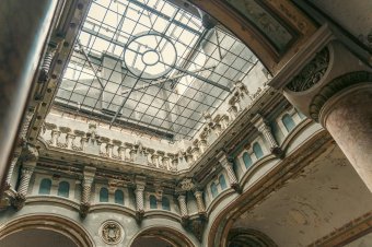 Elkezdődik a leégett nagyváradi görögkatolikus püspöki palota belső felújítása