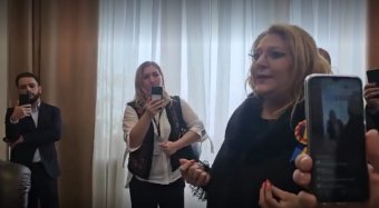 Rárontott Șoșoacă egy alkotmánybíróra, eljárás indult ellene