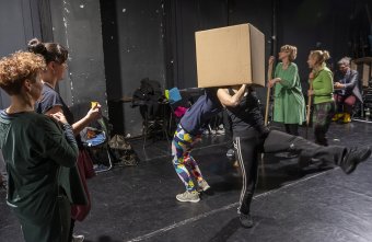 Ősbemutató Temesváron: „fogyasztóvédelmi gondoperettre” készül a társulat