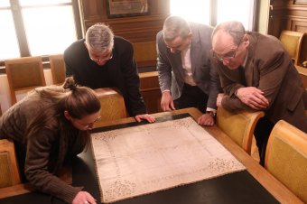 Több mint 250 éves, arannyal hímzett terítő került a Vallásszabadság Háza múzeumába