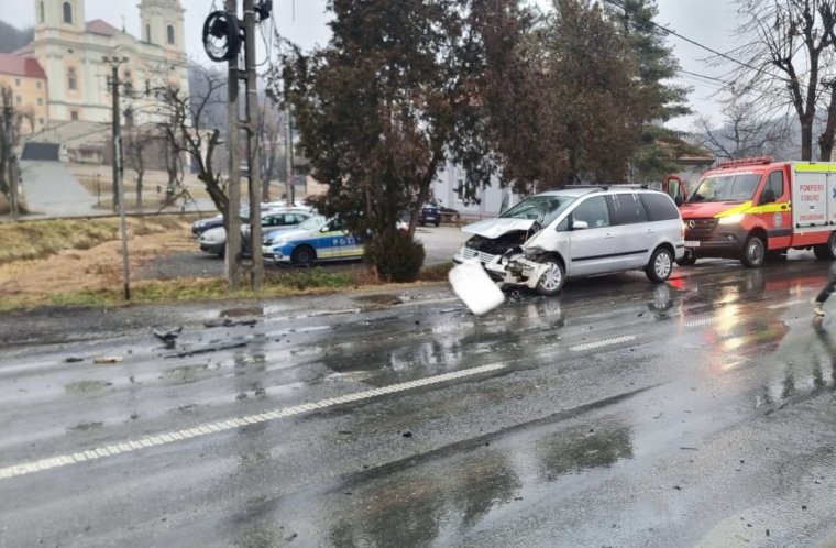 Újraélesztették a kegytemplom előtt balesetbe keveredett városi rendőrkapitányt