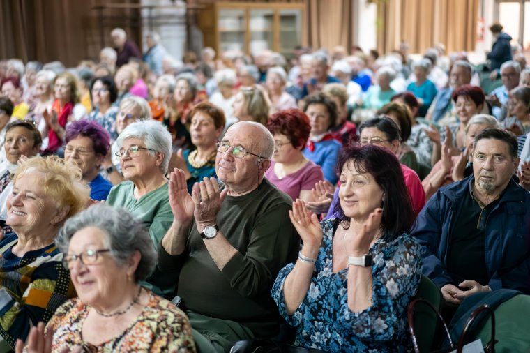 Nyugdíjasokat várnak „egyetemre” Háromszéken
