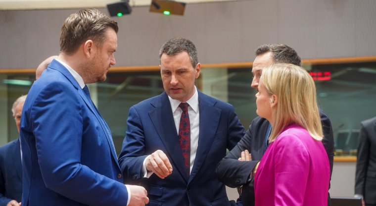 Tánczos Brüsszelben: növelni kell az EU védelmi képességeit, de azért otthon oda kell figyelni a büdzsére