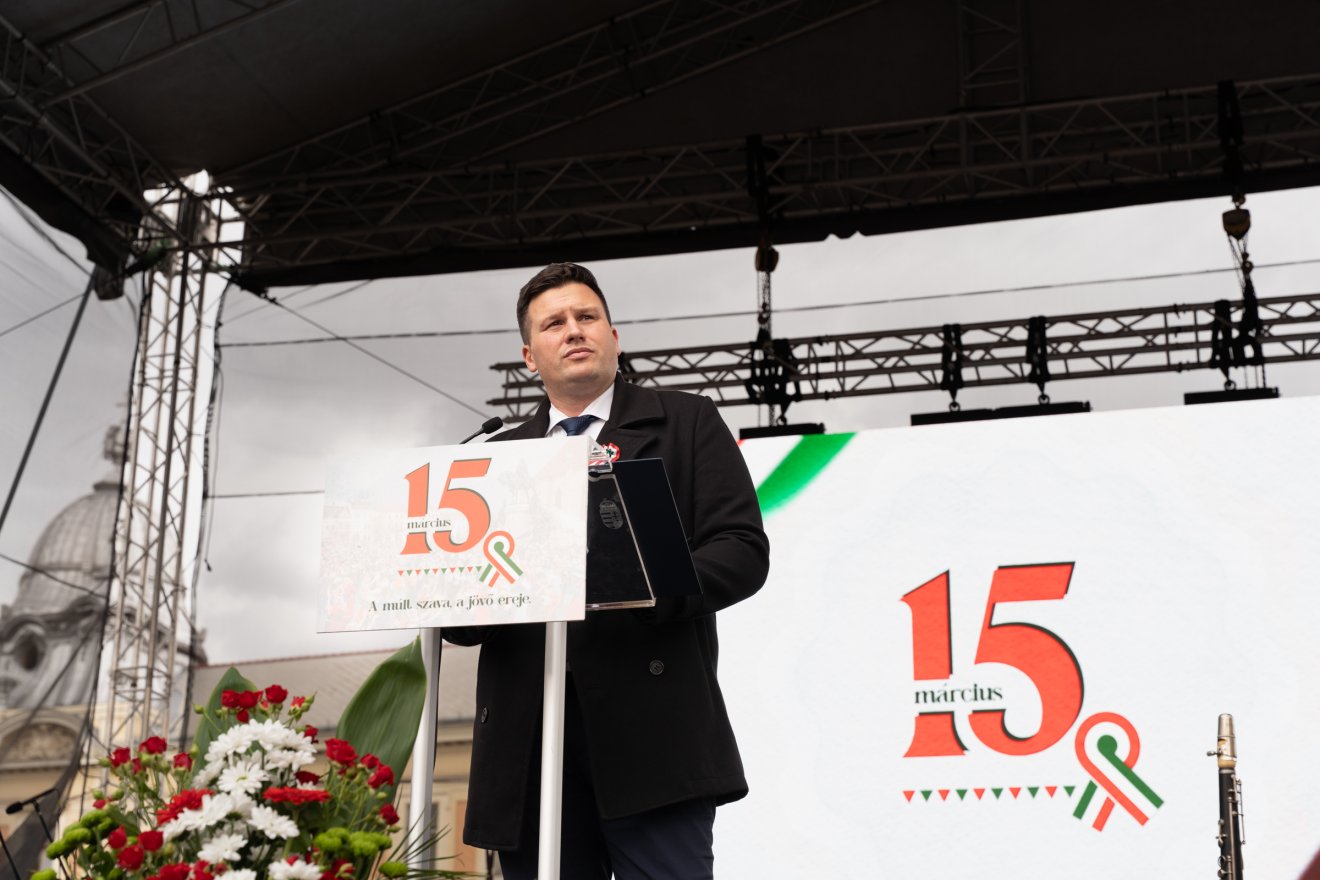 Grezsa Csaba főkonzul Orbán Viktor miniszterelnök üzenetét tolmácsolta •  Fotó: Orbán Orsolya