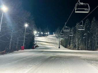 Éjszakai síelést is bevet Brassópojána