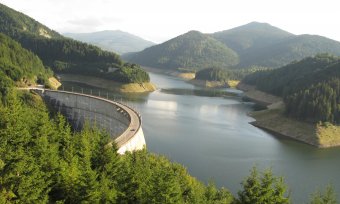 Országos premier lenne a Dregán-tóra tervezett lebegő úszómedence