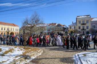 Kézdivásárhely főterén téltemető farsangi mulatságot szerveztek
