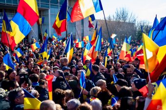 Civilben vett részt egy rendőr a Georgescu-párti tüntetésen, vizsgálat indult ellene