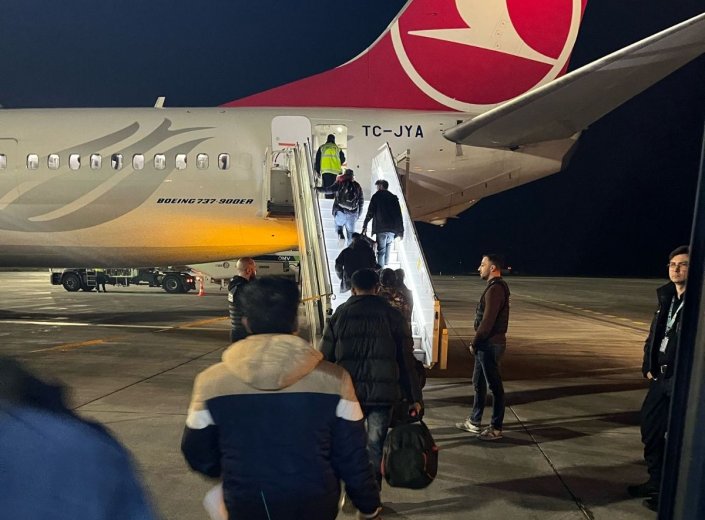 Több mint 100 ezer nem uniós polgárt utasítottak ki az EU-ból, alig harmaduk tért ténylegesen haza