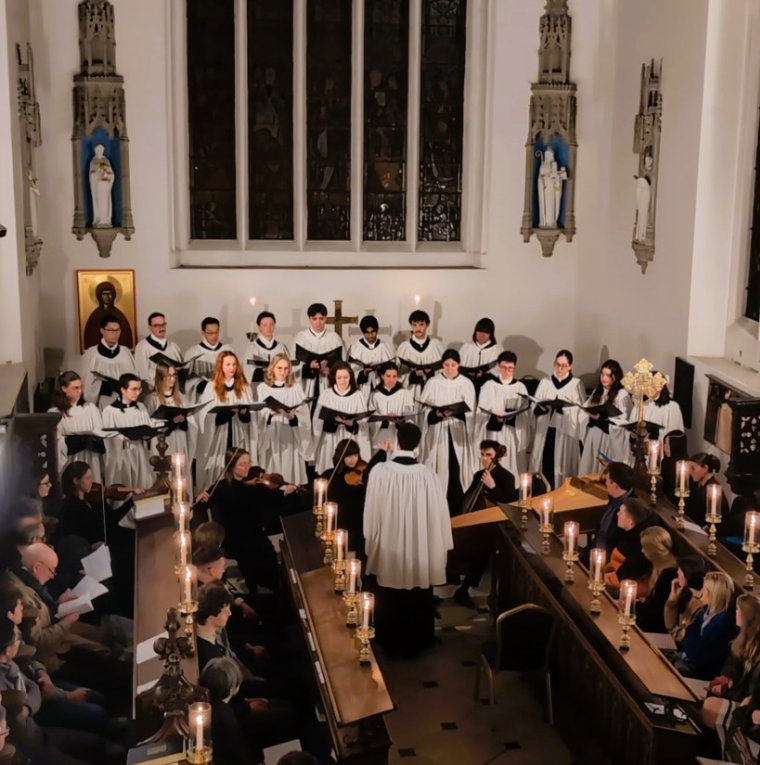 Kórusműveket ad elő két erdélyi városban a cambridge-i Magdalene College vegyes kara