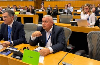 Korrupciós botrány az EP-ben: cáfolja érintettségét a román képviselő