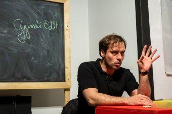 József Attila Szabad-ötletek jegyzéke című naplójából készül egyéni előadás Sepsiszentgyörgyön