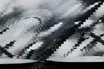 A keresztény szimbólumok becsmérlő használatával vádolja az ortodox egyház Botond Nagy rendezését