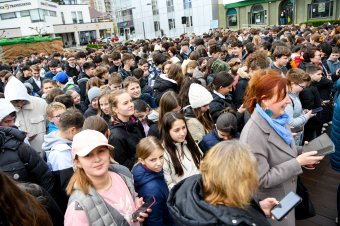 Több száz magyar diák szavalt közösen Szatmárnémeti központjában