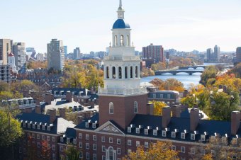 Nem korlátozza a Harvard a politikai aktivizmust, dollármilliárdoktól esik el