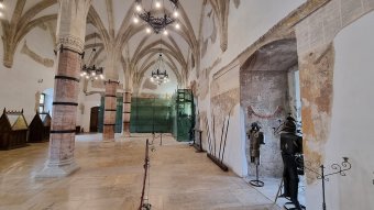 Restaurálás a „várak királyában”, előbukkannak a vakolat alól a 17. századi freskók