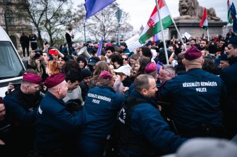 Férfi vagy nő, felfüggeszthető állampolgárság, gyülekezés: alkotmányt módosított az Országgyűlés