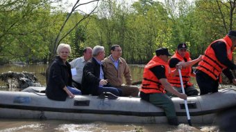 Cáfolják a Ponta-kormány tagjai a volt kormányfő Belgrád árvízi védelméről szóló állításait