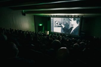 A textilgyári tornaórától Kós Károly köhécseléséig: dokumentumfilm készült a Kolozsvári Rádió 70 évéről