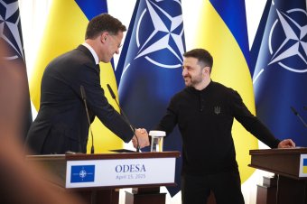 Moszkva Varsót és a balti államokat fenyegeti, Washington az amerikai–orosz gazdasági kapcsolatokban látja az ukrajnai béke lehetőségét