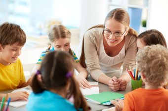 A köztisztséget betöltő pedagógusok legtöbb öt egymást követő éven át tarthatják fent tanári állásukat