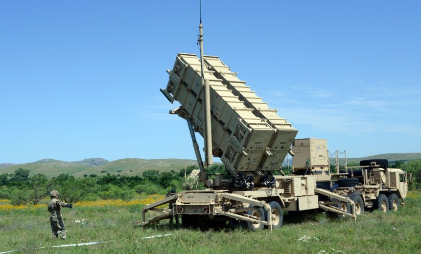 Ukrajna: jóváhagyták az első, a NATO-szövetségesek által kifizetett amerikai fegyverszállítmányt