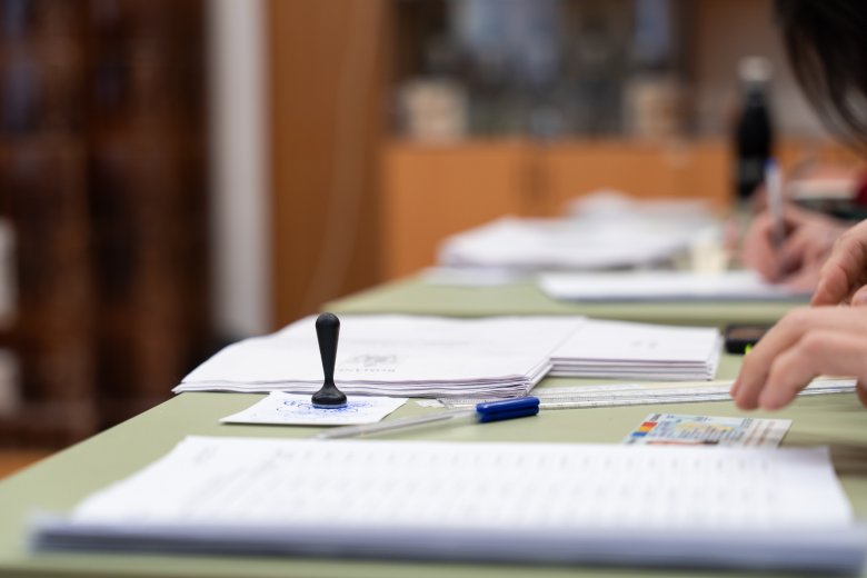 Kétfordulós rendszert vezetne be az AUR a polgármesterek és a megyei tanácselnökök megválasztására