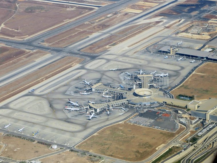 Jemeni rakéta csapódott be az izraeli Ben Gurion repülőtér közelében