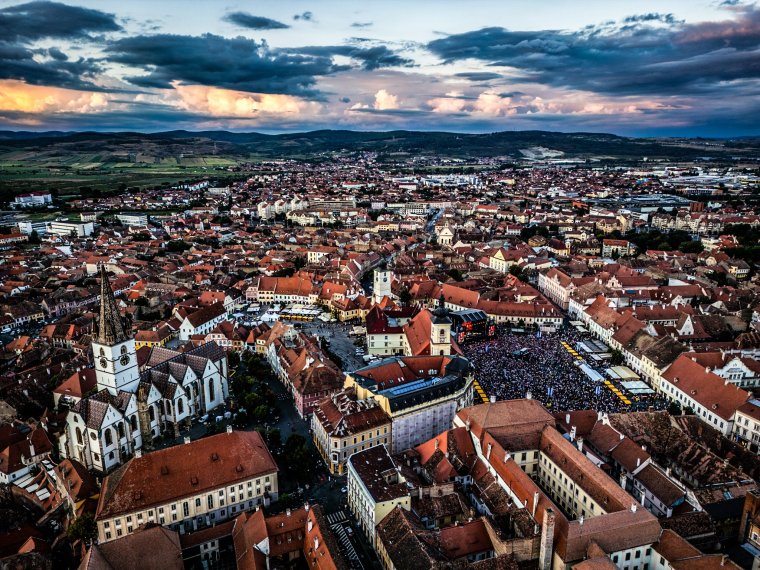Alig 48 évesen nyugdíjba megy és úszóedzőnek áll egy erdélyi város rendőrkapitánya
