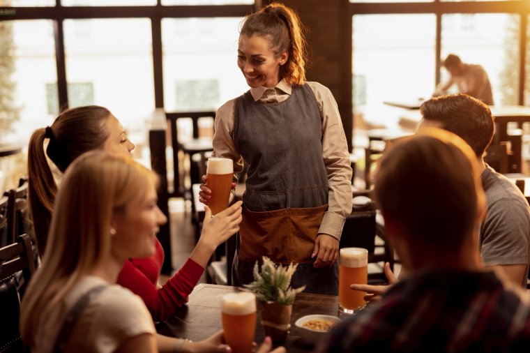 Nyár közeledtével gőzerővel zajlik a toborzás a HoReCa-ágazatban, turistacélpontokon jól kereshet egy pincér vagy szakács
