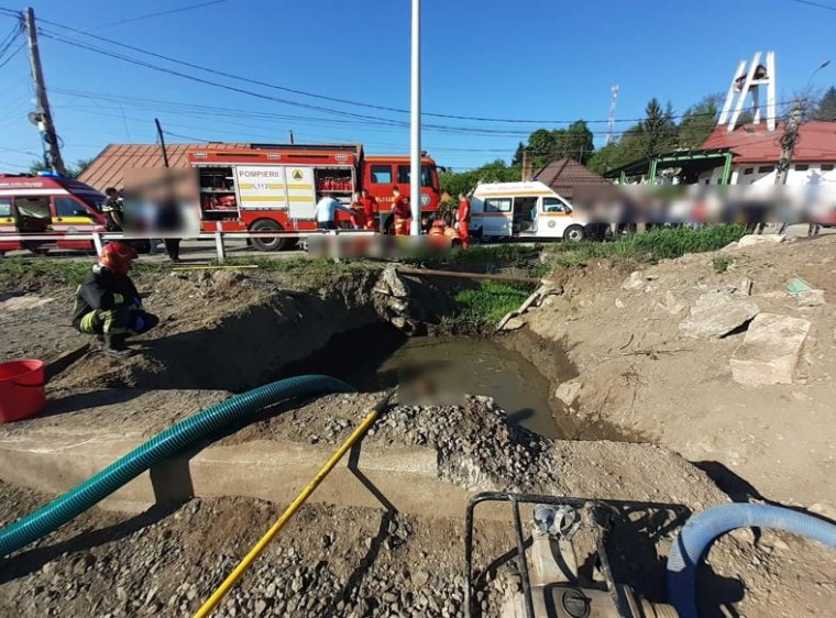 Vizesgödörbe esett és meghalt két gyermek a Kolozs megyei Bánffyhunyadon