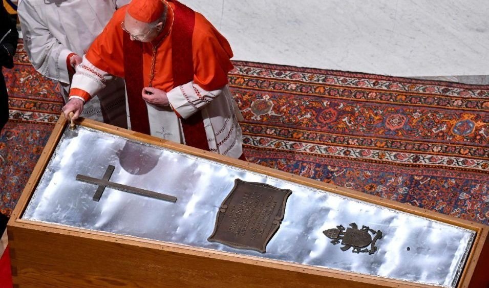 Ferenc pápa koporsóját péntek este zárták le, nem nyilvános szertartás keretében •  Fotó: Vatican Media/Képernyőmentés