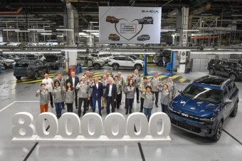 Legördült a nyolcmilliomodik Dacia a romániai gyártósorokról