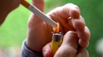 Elfogadta a helyi tanács: Kolozsváron tilos lesz a dohányzás a parkokban, megállókban és sportlétesítményekben