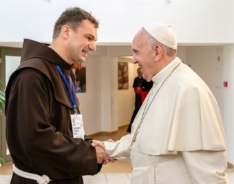 „Nemcsak nevében volt Ferenc, hanem lelkületében is” – Urbán Erik ferences tartományfőnök a pápa emlékezetéről