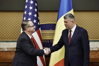 Amerikai küldött: nem zárták ki végleg Romániát a vízummentességből, csak várakoztatják