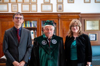 A BBTE Socius Excellentia Meritorum díjjal köszönte meg Kató Béla emeritus püspök tevékenységét