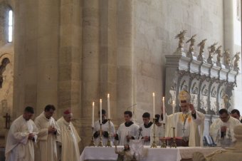 „Maradjunk Krisztussal egészen a halálig, mert Ővele élni is fogunk” – A Gyulafehérvári Főegyházmegye húsvéti pásztorlevele