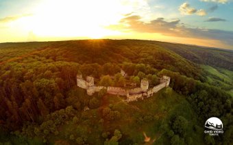 Rebarbaraünnepség keretében megnyitja kapuit a látogatók előtt a szászkézdi parasztvár