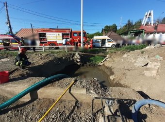 Vizesgödörbe esett és meghalt két gyermek a Kolozs megyei Bánffyhunyadon