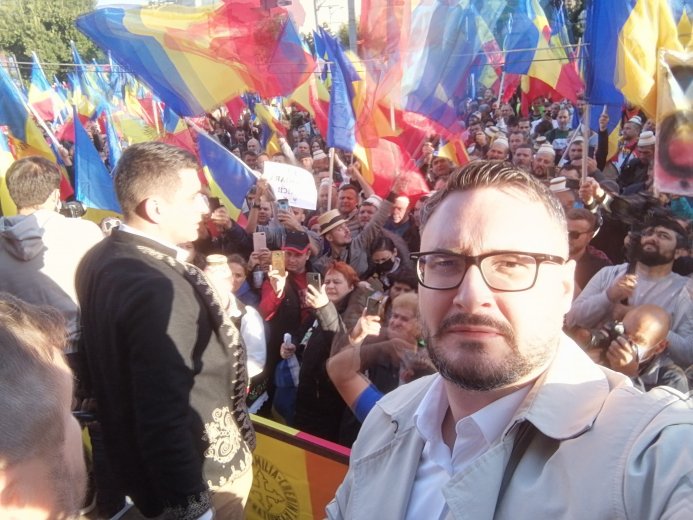 Az első feljelentése nyomán már vádat emeltek Tanasă ellen, most újabb gyanús ügy miatt tett feljelentést a népszerű exrendőr